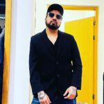 Mika Singh Instagram – For success, attitude is equally as important as ability.

Good afternoon:) 
have a wonderful day:)
.
.
.
.
.
.
: 

#mikasingh #viral #trending #bollywoodsinger #singer #bollywood #instagram #bollywoodsongs #viral
#horse #horseriding #richest #richestman #richestlifestyle #mikasinghlive #mikasinghusatour2023 #bolllywoodsingers mikasingh100showsworldtour