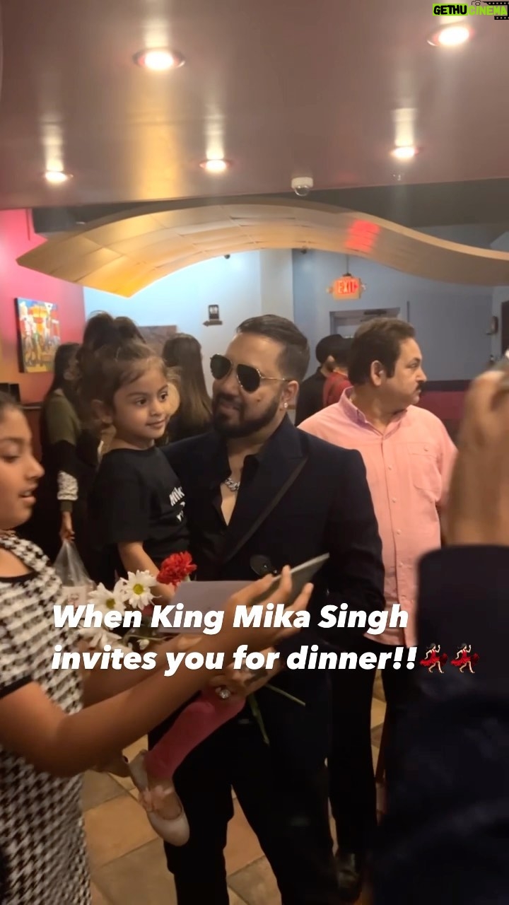 Mika Singh Instagram - Waheguru di mehar ๐๐ this weekend for us kept getting better and betterโฆ how can one recover from this - still canโt believe the love that was showered on us by the KING himself @mikasingh - such a humble and genuine star and the love is equally reciprocated - so grateful to have had such an experience. Jia loves Mika Paaji and Mika paaji loves Jia!!๐๐ #mikasinghlive#mikasingh#bollycelebrities_ #kingmikasinghfanpage#jazznjiasworld#trending#viral#fanmoment#minneapolis#dancingganesharestaurant#minnesota#mikasinghusatour2023#bollywood#singers#indiansingers#performer#2023 #grateful#thankful#givelovegetlove#whatgoesaroundcomesaround Dancing Ganesha - Minneapolis
