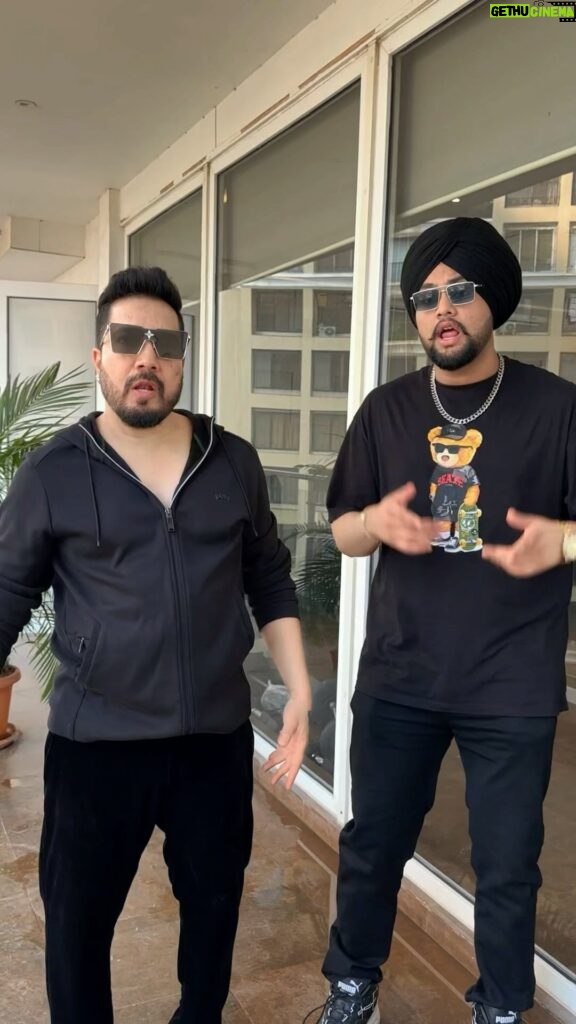 Mika Singh Instagram - Meet the super talented singer who’s also a rapper as well as a writer @ghaint.jxtt .. he is an upcoming star Launched by one and only @mikasingh . . . . . . . . #mikasingh #ghaintjatt #kithechalleho #viralvideos #viralreels #tredingreels #bollywoodsongs #punjabi..