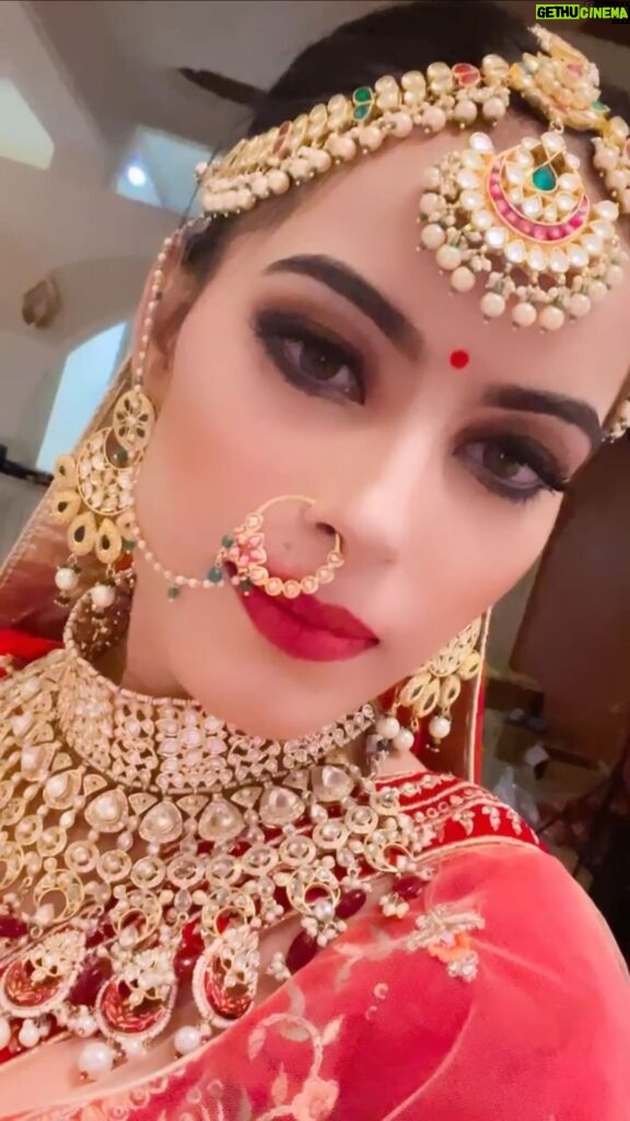 Mika Singh Instagram - Sajna ve sajna ❤️ Itna amazing song hai to bridal look me ek video to banti 🥰. @mikasingh sir you are great🤘❤️ Aayush Resort, Panvel