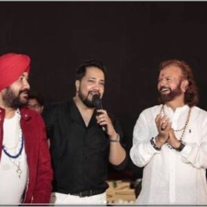 Mika Singh Instagram - Their is a saying in hindi ‘Guru bina gat nahi’ 
You must have heard this before because it’s true .
Happy guru purnima to my music guru, @gurdasmaanjeeyo ji, @sardoolsikander 
Bhaaji, @hansrajhanshrh bhaaji and my God father @thedalermehndiofficial . Thank you all. 

I have learned from all of you.
I feel there is always a lot to learn &
I know I’m here today because of your blessings.