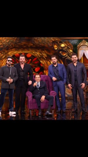 Mika Singh Instagram - Get ready to witness four handsome men, @beingsalmankhan , @arbaazkhanofficial , @SohailKhanOfficial, and @MikaSingh, alongside the epitome of Punjab’s charm, the legendary @aapkadharam Ji, and the living legend, Padma Shri @hansrajhanshrh . It’s a star-studded lineup you won’t want to miss!” #StarPower #LegendaryLineup..
.
.
.
.
.
.
#mikasingh #salmankhan #arbazkhan #sohailkhan #hansrajhans .