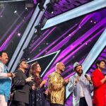 Mika Singh Instagram – Assi sare jaa rahe hai #indionidol  @indianidols te tussi #kithechalleho?
@hansrajhanshrh @shreyaghoshal @vishaldadlani @kumarsanuofficial @the_yasirhussain ..