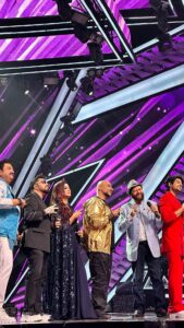 Mika Singh Instagram - Assi sare jaa rahe hai #indionidol @indianidols te tussi #kithechalleho? @hansrajhanshrh @shreyaghoshal @vishaldadlani @kumarsanuofficial @the_yasirhussain ..