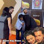 Mika Singh Instagram – Who remembers this song? The legendary Punjabi Singer Hans Raj Hans makes his presence felt on the red carpet of Umang event in Mumbai! @gururandhawa & @mikasingh paying their respect 🙏

#hansrajhans #mikasingh #gururandhawa