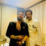 Mika Singh Instagram - The evergreen @anilskapoor with rock star @mikasingh .. . . . . . #richlife #diwaliparty #diwali #mikasingh #rajkundra #shilpashetty #anilkapoor #bollywoodcelebrity
