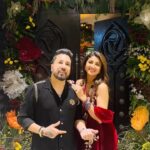 Mika Singh Instagram – The handsome @mikasingh with beautiful @theshilpashetty Diwali party..
3 dashing Punjabi’s @anilskapoor @mikasingh and @onlyrajkundra @rameshtaurani @meet_bros_manmeet @meetbrosofficial @rj.mahvash @kiranbawaofficial 
.
.
.
.
.
.
#richlife #diwaliparty #diwali #mikasingh #rajkundra #shilpashetty #anilkapoor #bollywoodcelebrity