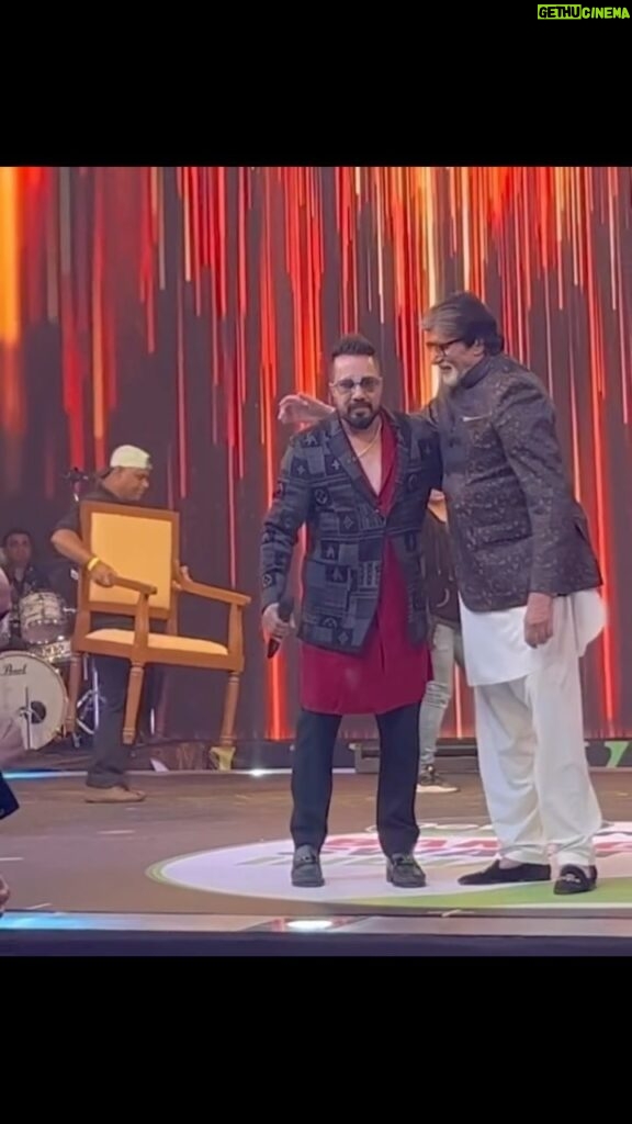 Mika Singh Instagram - Happy birthday to the super star of the millennium the one and only @amitabhbachchan bhaaji .. . . . . . . . . #amitabhbachchan #mikasingh #mikasinghsongs #mikasinghlive #mikasinghfans #kingmikasinghfanclub #kingmikasingh #Mikasinghusatour2023