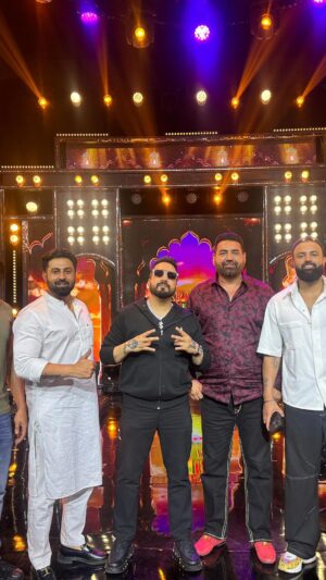Mika Singh Instagram - All the bad boys in the house 😂..
@mikasingh is having a great time in Chandigarh with his buddies @ksmakhanofficial @harsimranofficial @gagankokri @kalanizampuri_official ..
.
.
.
.
.
.
.
.
#mikasingh #ksmakhan