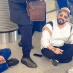 Mika Singh Instagram - At times I feel I become too greedy 😂. I was sitting at the airport eating prontha which is every punjabis favourite food of all time. Mean while a fan recognised me and asked me for a photograph and then he was trying to eat my pronthe 😂😂😂… I should have shared it But I said no😂😂😂.. What u think kya karna chahiye tha?? #teammikasingh . #jfkairportnewyork✈️ . . . . . . . #mikasingh #mikasinghlive #badboymikasingh #mikasinghfarmhouse #mikasinghpartypad #viral #viralreels #trending ..