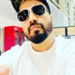 Mika Singh Instagram - This is the true story of my life , enjoy my latest retro-style song #bachelor. Many congratulations to @karanhariharan for his 1st debut in his up coming movie #pyaarhaitauhai.. congratulations @singerhariharana bhai. @shreetaracinevision @paaniekashyap @pradeepperry @jaiviratra @sk_irs @radiasunita @veenharsh @anique_official_ @zui_vaidhya @ultrabollywood @writerdheerajkumar . . . . #PyaarHaiTohHai #BachelorRahJayeg #mikasingh #mikasinghlive #viral #viralreels