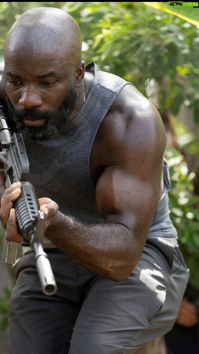 Mike Colter Instagram - @planemovie In theaters now. Go see what audiences are raving about! @lionsgate #mikecolter #gerardbutler #planemovie #jeanfrancoisrichet