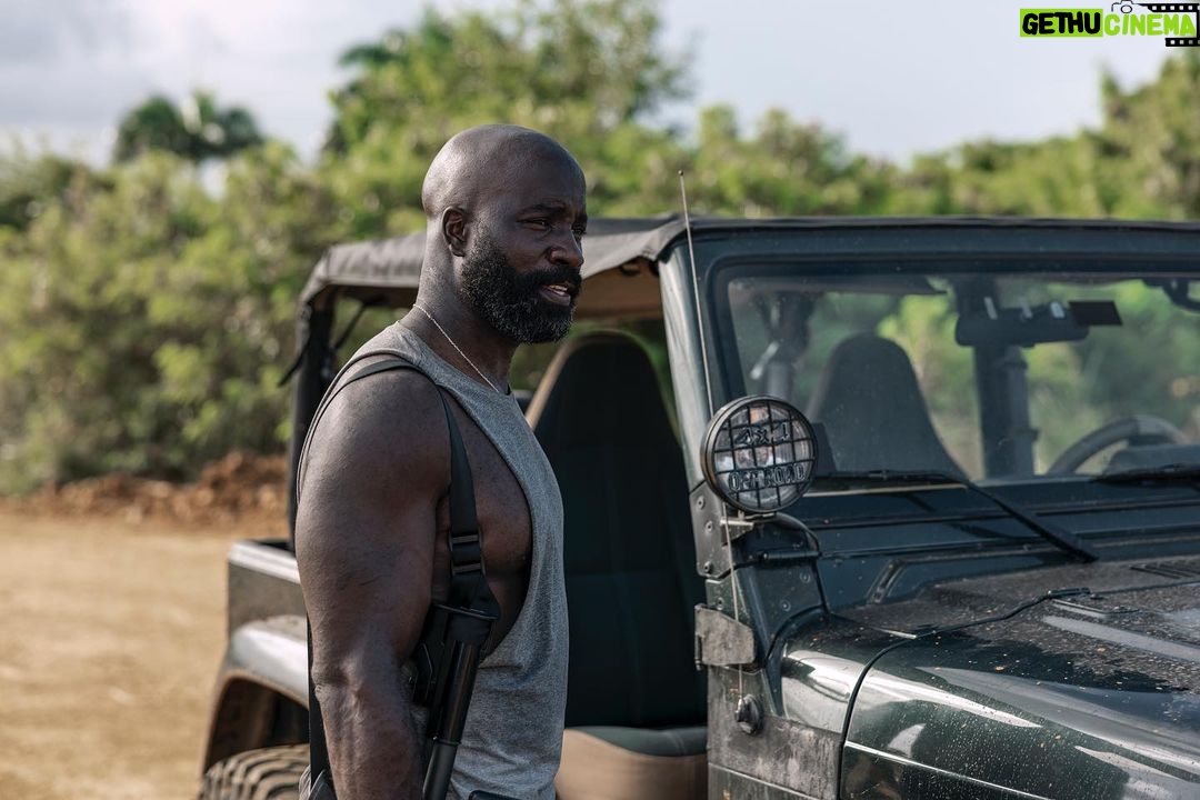 Mike Colter Instagram - @planemovie is less than a month away. In theaters January 13th. @lionsgate #mikecolter #gerardbutler #action #plane #survival #philippines #professionalpretender