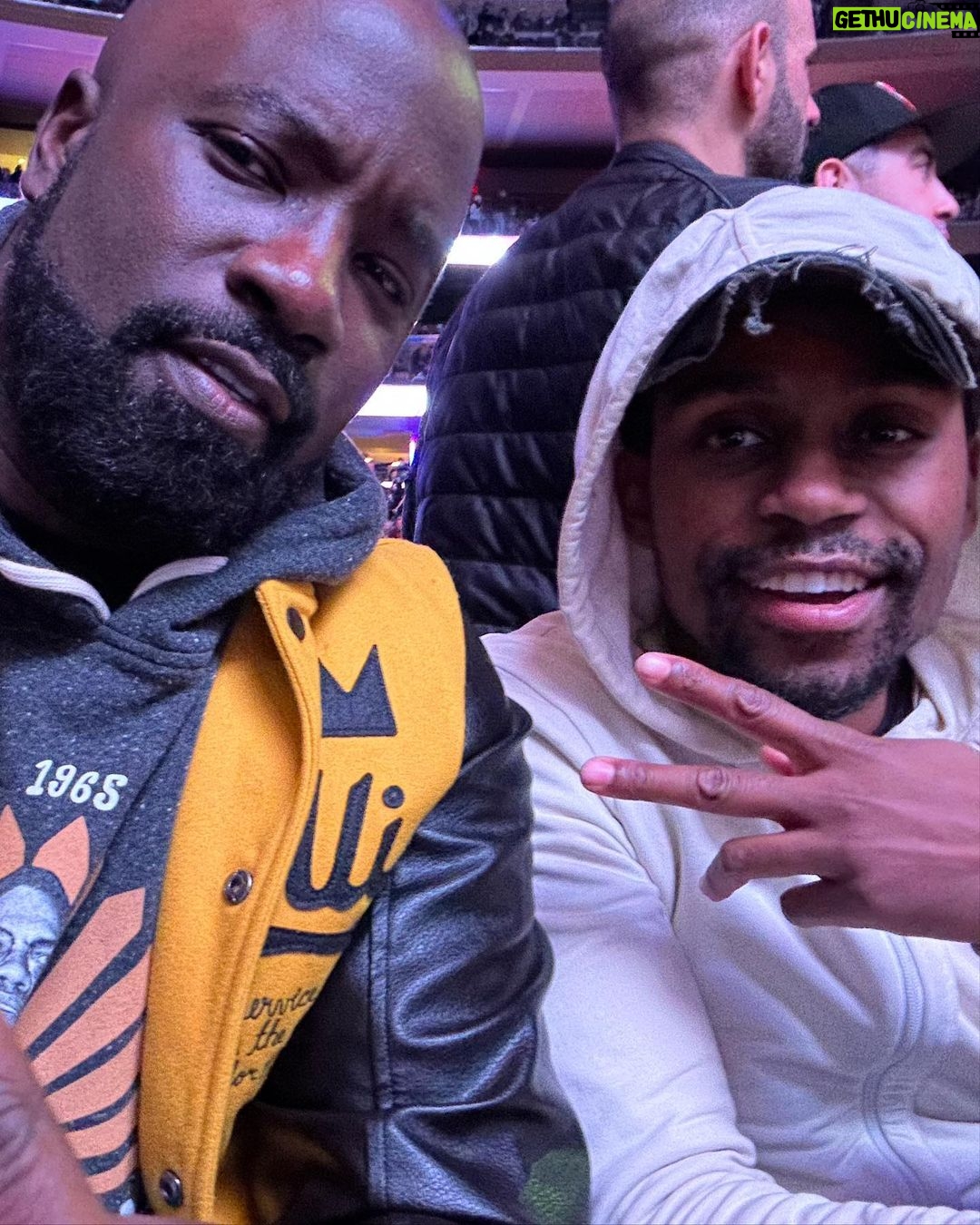Mike Colter Instagram - The @nyknicks got a win last night! The @thegarden experience is a hard one to beat. It's been a minute since I've been coming to these games, but it's always a treat! ππΏ #jamesdolan for being a gracious host. Let's go Knicks!! #miamiheat #nyknicks π§₯ @rootsoffight Madison Square Garden