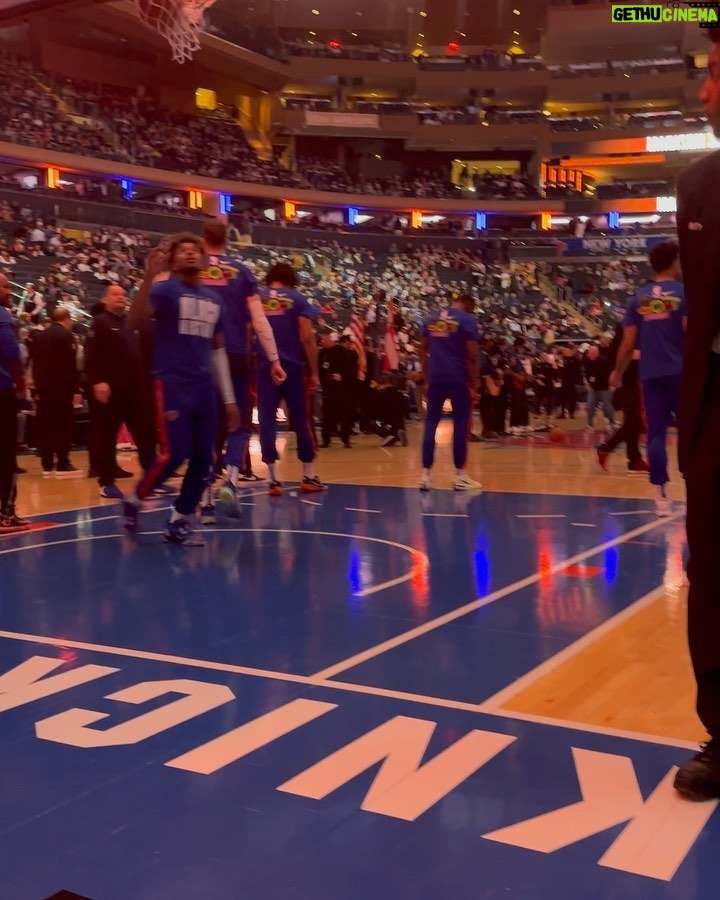 Mike Colter Instagram - The @nyknicks got a win last night! The @thegarden experience is a hard one to beat. It's been a minute since I've been coming to these games, but it's always a treat! ππΏ #jamesdolan for being a gracious host. Let's go Knicks!! #miamiheat #nyknicks π§₯ @rootsoffight Madison Square Garden