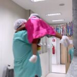 Mike Colter Instagram - This pediatric doctor dresses his patients up as superheroes before their surgeries. 🥹❤️ I've never been had any major surgery and I've only been put under a few times, but for a little kid it must be scary. This is going above and beyond and it's SUPER SWEET🫶🫡 #surgery #kids #superheroes repost @pubity #allheroesdontwearcapes