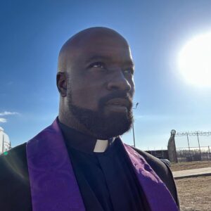 Mike Colter Instagram - #FatherDavid looking forward to @evil season 4. Are you? What do you think will happen in season 4? Are you all caught up?
#paramountplus #mikecolter #priests 😈 @paramountplus
