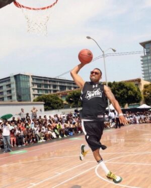 Mike Epps Instagram - Fbf This is why this is a picture and not a video because I never made it to the rim 😂😂😂😂I landed on 30 people #lookoutwemby