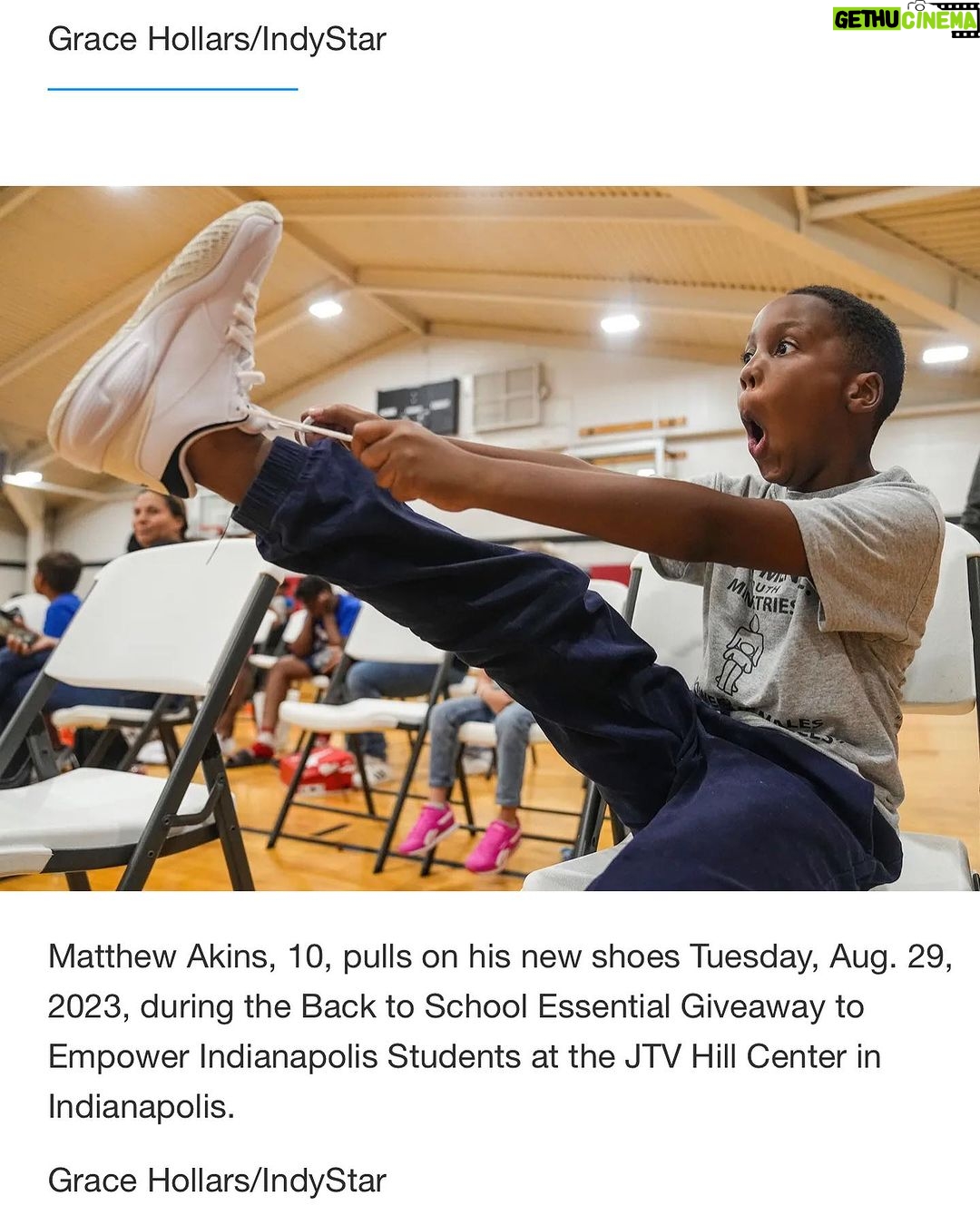 Mike Epps Instagram - Thank you ๐๐ฝ Heavenly Father for the opportunity to give our city kids some joy and hope this year at the MIKE EPPS 1st annual back to school shoe blessing ceremony I wanna thank @reginamarsh56 Indianapolis Pal club commander Ida Williams and @mayorhogsett for all the support letโs keep making these kids happy