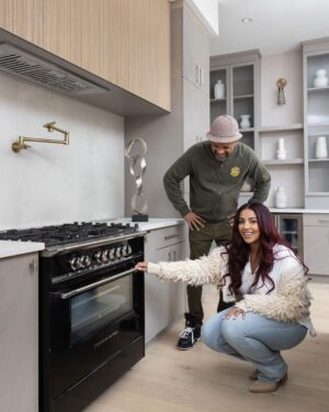 Mike Epps Instagram - We bought the block back. 

And you can tune in this Wednesday, Nov 8th 9am central, to see us rebuild it on @hgtv . Y’all ready to see us buying Mike’s childhood block back, building up the community and all while giving super killer designs?

Tune in. Wednesday. November 8th. @hgtv