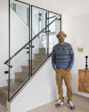 Mike Epps Instagram - We bought the block back. 

And you can tune in this Wednesday, Nov 8th 9am central, to see us rebuild it on @hgtv . Y’all ready to see us buying Mike’s childhood block back, building up the community and all while giving super killer designs?

Tune in. Wednesday. November 8th. @hgtv