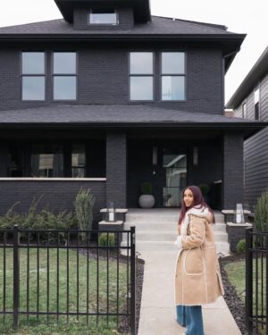 Mike Epps Instagram - We bought the block back. 

And you can tune in this Wednesday, Nov 8th 9am central, to see us rebuild it on @hgtv . Y’all ready to see us buying Mike’s childhood block back, building up the community and all while giving super killer designs?

Tune in. Wednesday. November 8th. @hgtv