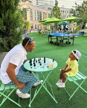 Mike Epps Instagram - Life is a game Push a pawn with the little ones ♟️♟️♟️#chessnotcheckers⚫️🔴