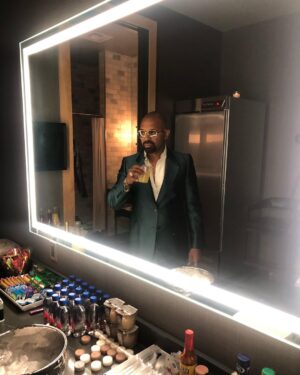 Mike Epps Instagram - Riuniti on ice 🧊 swip >✨🟢