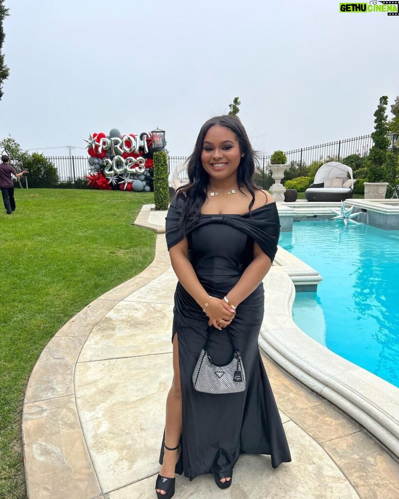 Mike Epps Instagram - What a beautiful young lady you are classy smart & funny iam so proud to be your Dad love you 🥰 #prom2023