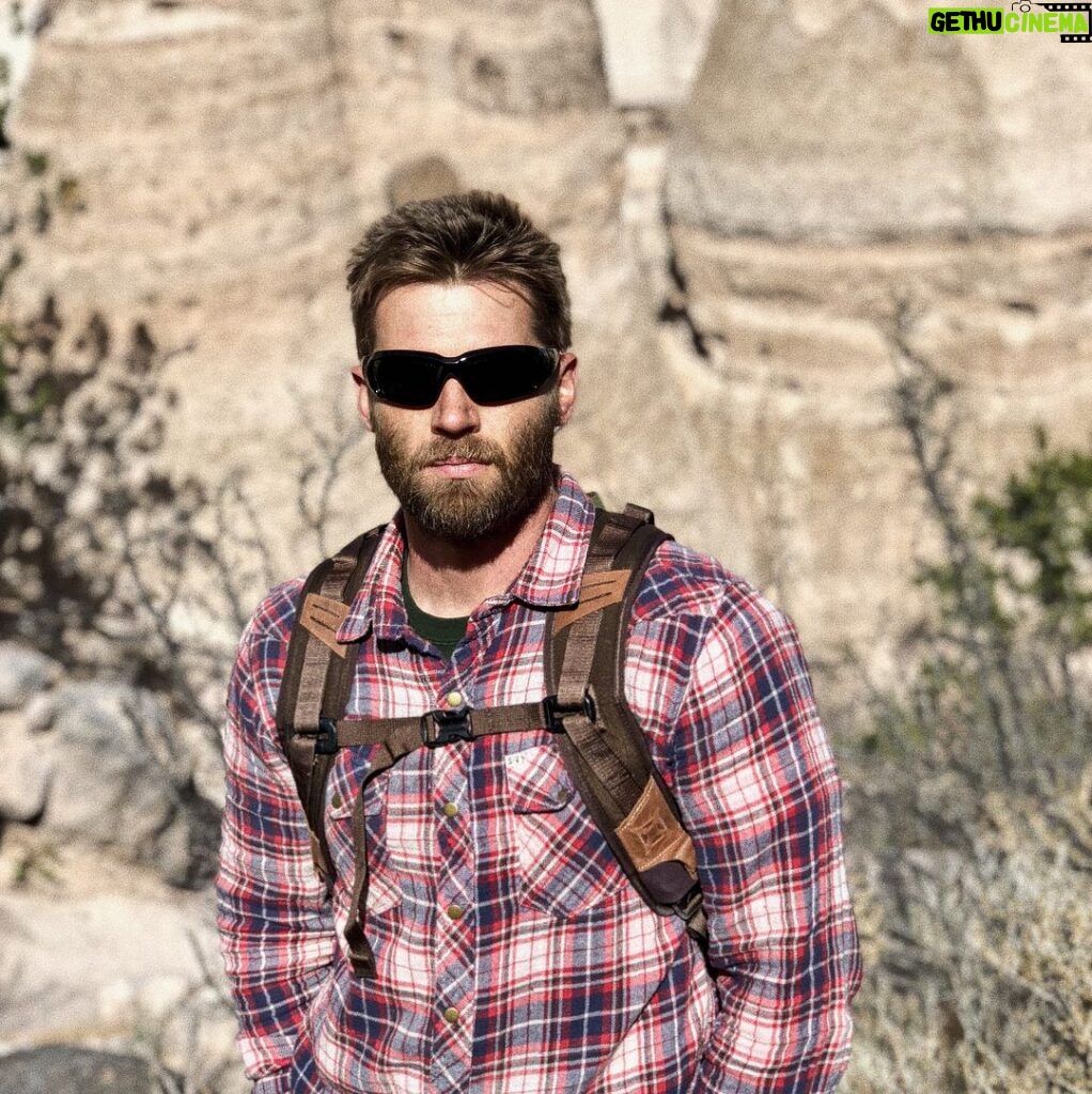 Mike Vogel Instagram - ‪Took the family for a hike up at Tent Rocks yesterday. Breathtaking scenery. Kids crushed it. Courtney crushed it. Thanks again to @vertx for the gear. Their clothing and bags are most comfortable I’ve ever used. ‬