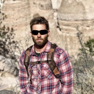 Mike Vogel Instagram - ‪Took the family for a hike up at Tent Rocks yesterday.  Breathtaking scenery.  Kids crushed it.  Courtney crushed it.  Thanks again to @vertx for the gear. Their clothing and bags are most comfortable I’ve ever used. ‬