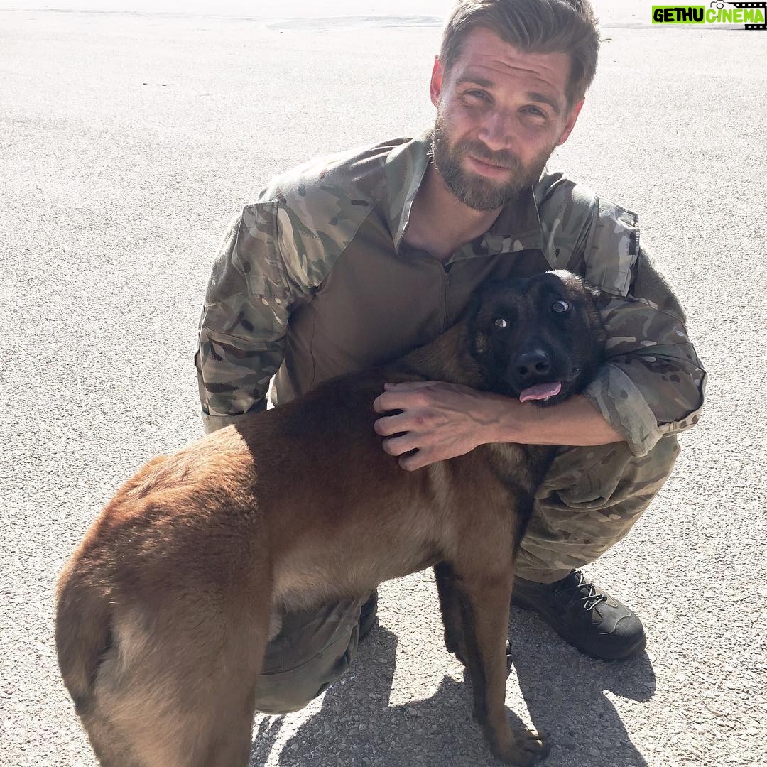 Mike Vogel - 11.5K Likes - Never do scenes with kids and dogs, they say. They steal the scene. True story. #RuleBroken #HeWon