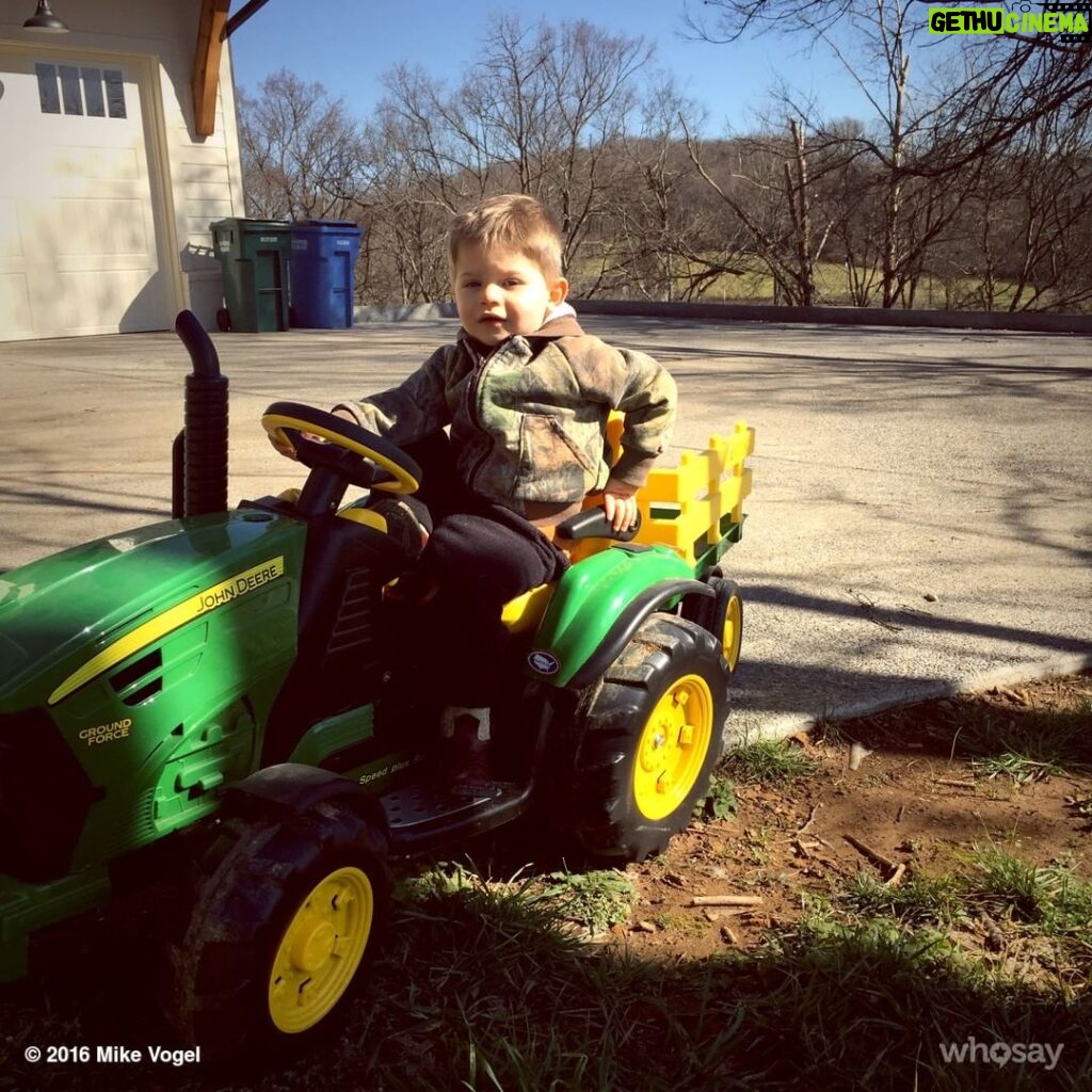 Mike Vogel Instagram - Now that's more like it. #BigGreenTractor