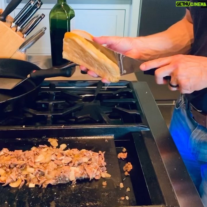 Mike Vogel - 20.9K Likes - Can’t take the Philly out of the boy….. @tonylukejr I’m coming for you…. 😎
TN—> PHL #illadeplh #philly #cheesy @amorosobaking I need a care package sent to TN stat…….
