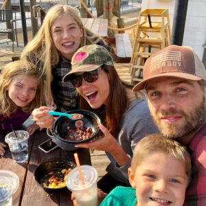 Mike Vogel Instagram - Filming in CA for a month and decided to head up to our old stomping grounds in Big Bear. Stumbled upon a gem in @bigbearlocal and the owner, Michael. The food is insane, and the service even better. If you’re up here give it a try. You won’t be disappointed! 🍍