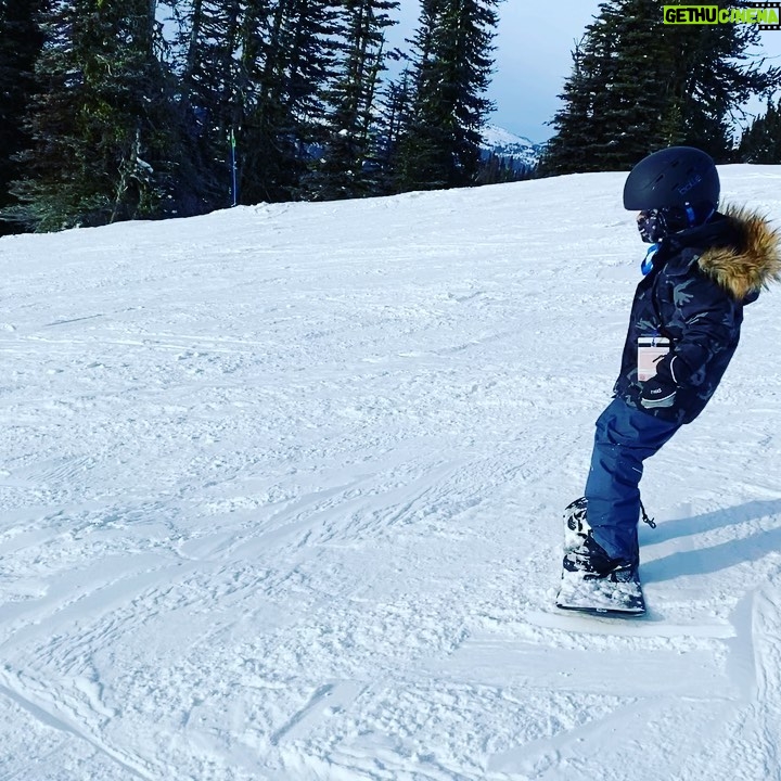 Mike Vogel - 20.7K Likes - Bringing in the New Year in one of my favorite places on earth. Idaho has been showing off. After decade of not riding, the kid’s still got it! Now it’s time to teach the new generation. G-Money is a natural!...... Happy New Year!
@brundagemtn #mccall #visitmccall