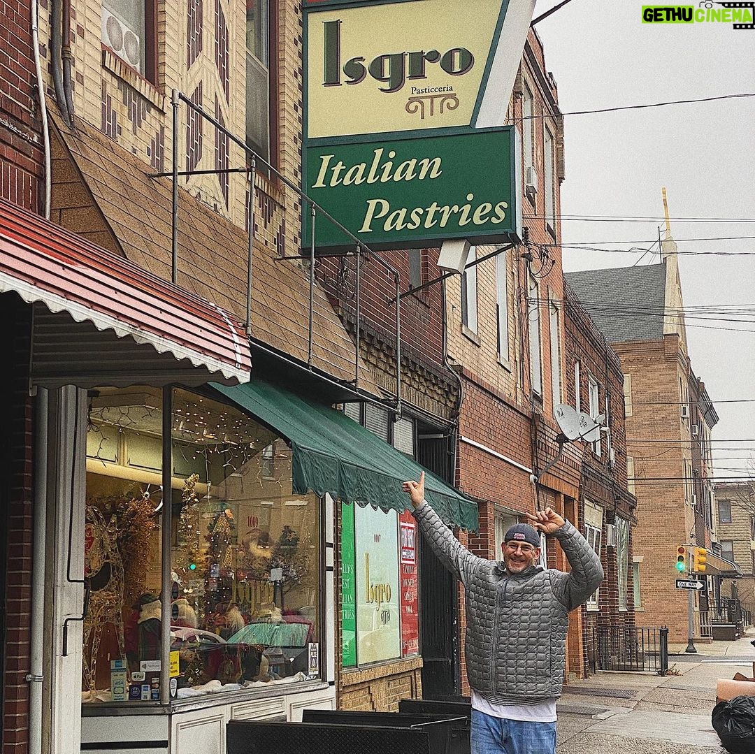 Mike Vogel - 13.9K Likes - So, back up in Philly for the Eagles/Giants game tonight (go 🦅!). The big galoot taking the picture (in the mirror) is my buddy, former Eagles defensive lineman, @paulgrasmanis . I decided to take Paul to one of the oldest Italian bakeries in Philly, @isgro_pastries . We met Gus, the owner who we talked with for almost thirty minutes about the eagles and his experience making pastries for the pope, etc. I miss and love this city so much! But more importantly, I told Gus how much we need a bakery like his in Nashville. I would appreciate it if y’all would chime in and tell Gus that it’s time to open @isgro_pastries - Nashville! 😎. @philadelphiaeagles #gobirds🦅 #italia #eatmorepastries