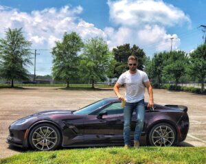 Mike Vogel Instagram - Coffee run and some quick hang time with my bro..... who coincidentally gets photo cred.... @snakipoo