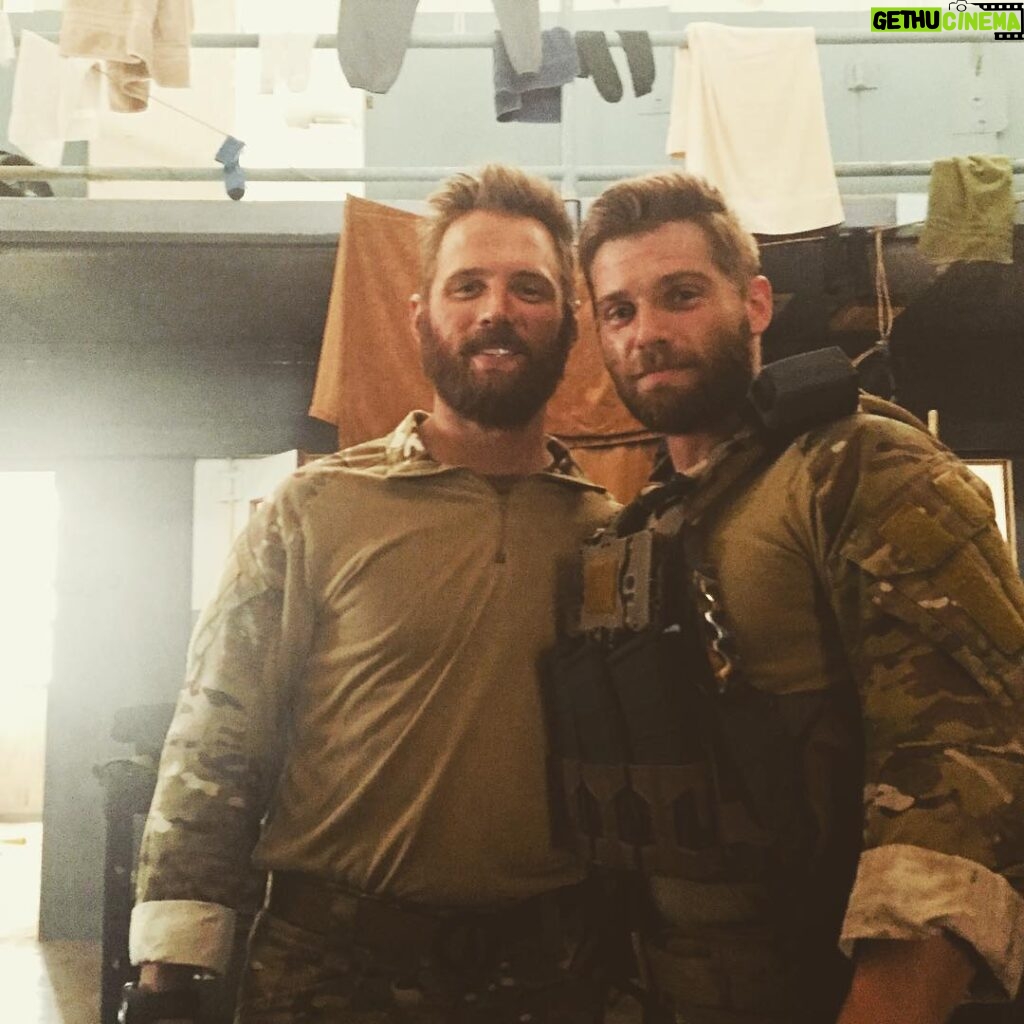 Mike Vogel Instagram - ‪With all the stunt double talk.... I do my own as much as they’ll let me, but when things get hairy, my boy #RemmingtonSteele steps in. Worked with him since UTD. As good as they get. Look forward to seeing y’all at 3pm cst for #AskVogel @NBCTheBrave #TheBrave ‬