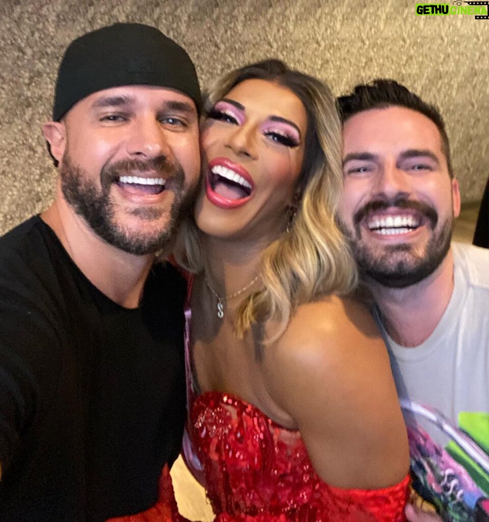 Miles Davis Moody Instagram - It is always so special seeing this legend friend icon @itsshangela ❤ she’s a real one! Thank you Shangie for always being so wonderful, graceful and amazingly kind. Thank you @flipphoneevents 👏🏼 👏🏼 👏🏼