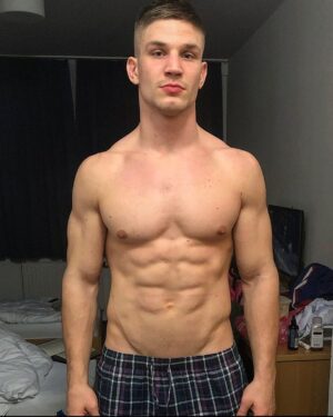 Miloš Petrášek Instagram - Ahoj. Nepřidával jsem žádné věci, protože jsem tenhle profil založil hlavně kvůli zápasení a cestě, která k němu vede a jelikož jsem dlouho neměl zápas, tak jsem neměl ani potřebu na sílu něco přidávat.

Přemýšlel jsem, že bych zkusil starou váhu, co jsem chodil dřív, ale ještě minimálně jeden zapas si dam -93, když ji Oktagon teď začal tak hezky plnit. 

Vidíme se brzo. ⏰🦏

#me#man#mma#fighter#love#life#instagood#see#you#soon#boy