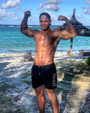 Miloš Petrášek Instagram - 🏝🤷🏼‍♂️😃
@reindersmma 
@parkaficko 
@goldfingers_prague 
@mmrealityholding 
@twinzzcz 
@syntech.cz 
#me#man#beach#beachbody#sun#ocean#palms#sand#boy#gym#fitness#abs#biceps#chill#wedding#supersterone
