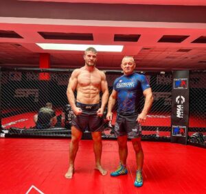 Miloš Petrášek Instagram - Work is done🌪️⚡️

-5 týdnů jsem byl od rodiny, dřel jsem tady, abych byl 15.10 v nejlepší formě. 
Mám svědomí čistý a s tím půjdu i do zápasu. 

Díky moc panu trenérovi @koscielskiandrzej a jeho týmu @ankosmma. 🇵🇱🫡

#me#man#sport#mma#poland#lifestyle#oktagon#frankfurt