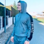 Miloš Petrášek Instagram - Příští týden odjezd do 🇸🇪 na kemp s parťákama z @reindersmma 🙏🏼🔥 Tahle špičková bunda od @twinzzsk se mi tam bude hodit..🥶😅 thank you @p30tko 🙏🏼💯 #me#man#instagood#photooftheday#fashion#picoftheday#style#instalike#photo#mma#box#wrestling#jacket#coat#winter#twinzz#twinzzcorp#go#hard#sweden#allstar