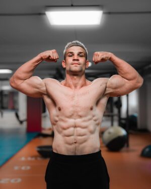 Miloš Petrášek Instagram - Mission 🎯 21.05.22🏆 

#me#man#mma#box#target#oktagon#sport#see#you#soon