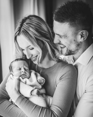 Miloš Petrášek Instagram - Dneska jsi se měl narodit a to už s námi jsi 6 týdnů. 
My už se Tě taky nemohli dočkat, každý den, co otevřeme oči (ve 3 ráno) nám děláš radost. 
Moc Tě s maminkou milujeme💙 

#family