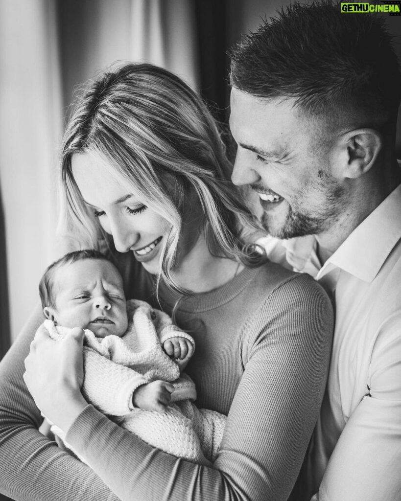 Miloš Petrášek Instagram - Dneska jsi se měl narodit a to už s námi jsi 6 týdnů. My už se Tě taky nemohli dočkat, každý den, co otevřeme oči (ve 3 ráno) nám děláš radost. Moc Tě s maminkou milujeme💙 #family