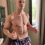 Miloš Petrášek Instagram – S paní moji jsme si vzali týdenní dovču, otočili se do Říma🇮🇹, kde se nám líbilo, ale Benátky to za nás nepřekoná❤️‍🔥🇮🇹 
Navíc se nám už na letišti stýskalo po Hagridovi, takže dovolená bez psa už pro nás nemá smysl🐶🤷🏼‍♂️😄
V přípravě je člověk občas jak zombie. Když skončí všechna ta práce a může trávit více času s rodinou, tak je to vůbec to nejlepší období.🙏🏼

Po zápase jsem chodil denně bez par dnů běhat 8-10km, abych si udržel fyzičku. Věděl jsem, že by mi mohli brzo nabídnout zapas. ⚔️Už před tím posledním jsem si hrál s myšlenkou, že pokud by se mi podařilo vyhrát bez zranění, tak bych chtěl zápasit co nejdříve.

Jsme před domluvením fightu, který pro mě bude výzvou a zároveň obrovskou motivací. Nebojím se nikoho, nikdy jsem se nebál a Těším se na to, co přijde.🦾🍉🥋

“Pokud se bojíte selhání, nezasloužíte si být úspěšní.“ Charles Barkley

 
 

#me#man#mylife#mylife ve#wife#italy#oktagon#warrior#way#next#fight#soon ROMA – città eterna