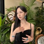 Mina Myoui Instagram – 9月8日にグランドオープンしたBoucheron 銀座店にお邪魔しました❤
Boucheron のこだわりがたくさん詰まっており自然や季節を感じられる店内でフロアごとに雰囲気も違いとても素晴らしい空間です✨

ジュエリーもとても輝いていてすてきでした🤍

#BoucheronGinza, #PR, #JAPAN
@boucheron