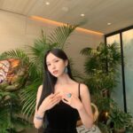 Mina Myoui Instagram - 9月8日にグランドオープンしたBoucheron 銀座店にお邪魔しました❤ Boucheron のこだわりがたくさん詰まっており自然や季節を感じられる店内でフロアごとに雰囲気も違いとても素晴らしい空間です✨ ジュエリーもとても輝いていてすてきでした🤍 #BoucheronGinza, #PR, #JAPAN @boucheron